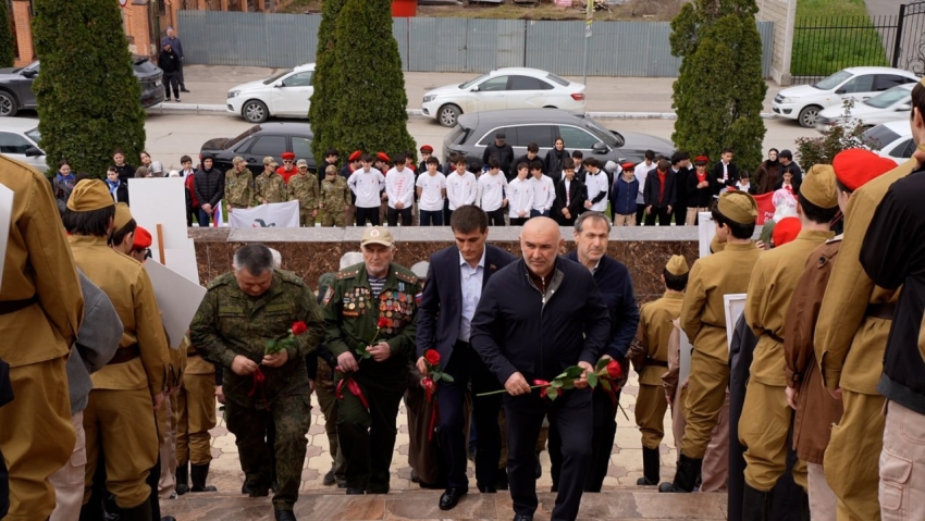 В Хасавюрте состоялось открытие акции «Вахта памяти»