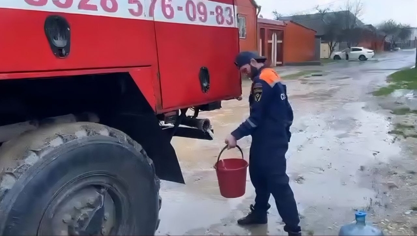 В Хасавюрте продолжается подвоз питьевой воды населению