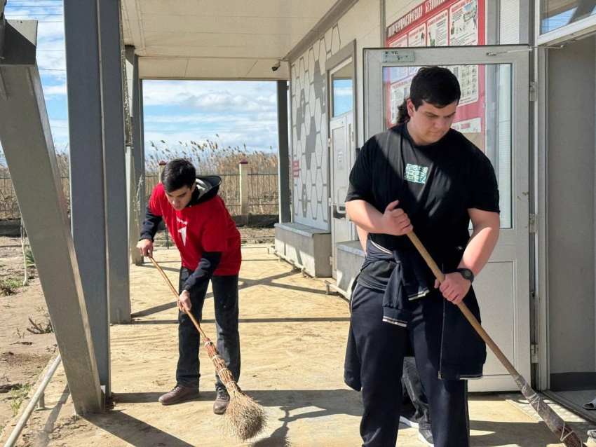 Волонтёры Хасавюрта продолжают работу по ликвидации последствий непогоды