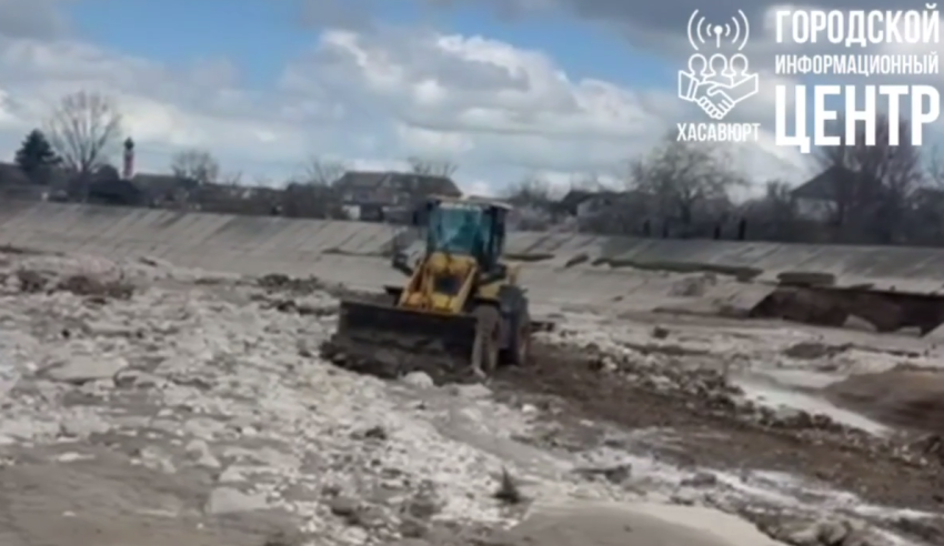 В Хасавюрте продолжаются работы по укреплению береговой линии в микрорайоне Бальюрт