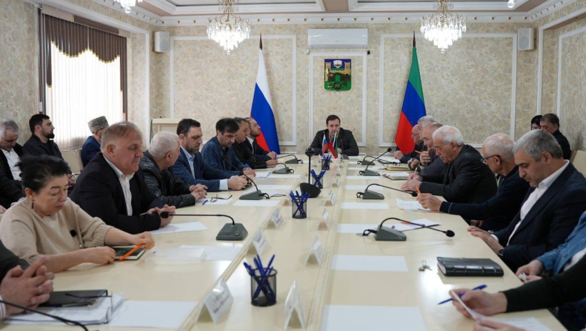 Глава Хасавюрта провел аппаратное совещание по вопросам ликвидации последствий ЧС