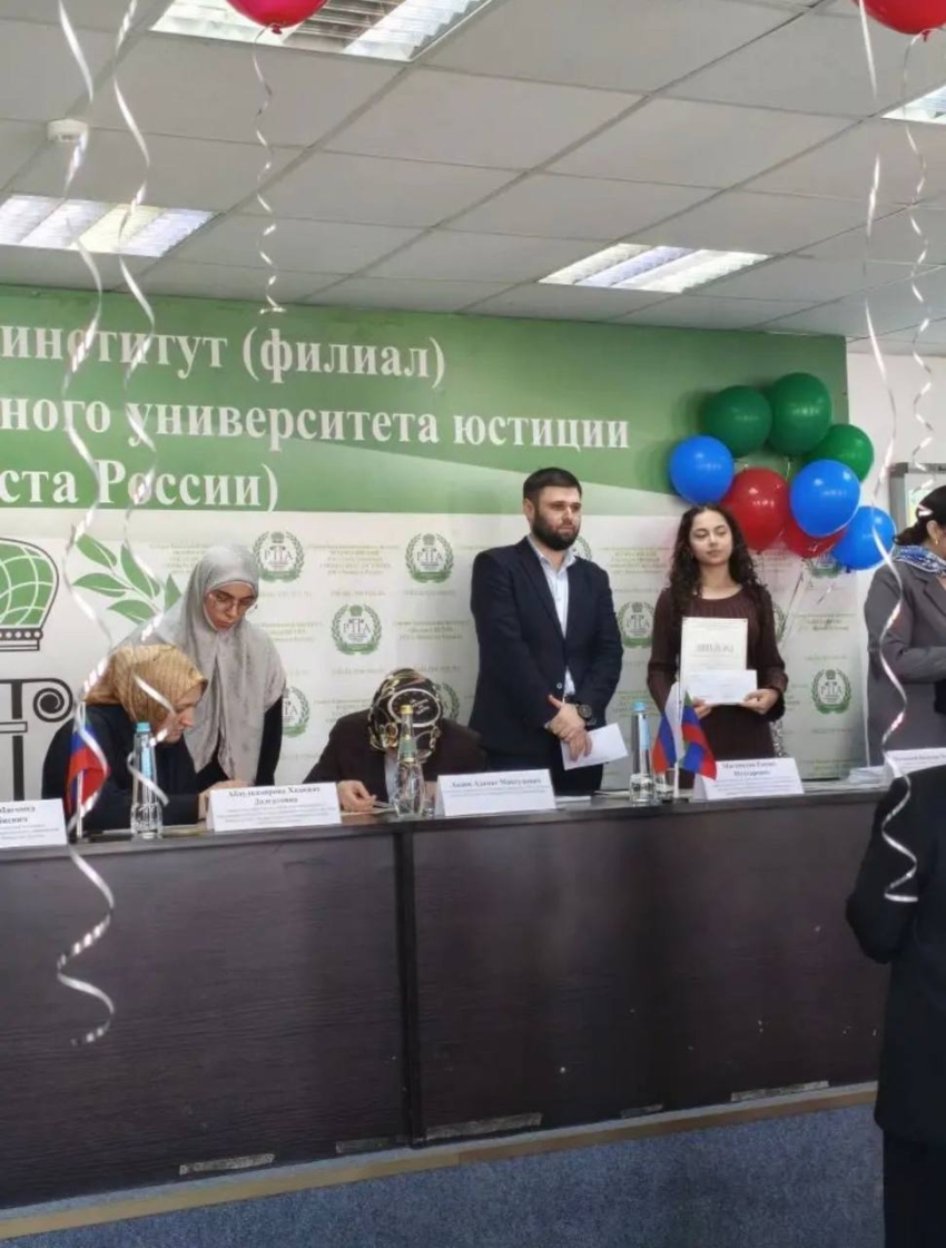 Школьники из Хасавюрта заняли призовые места на региональной олимпиаде по обществознанию