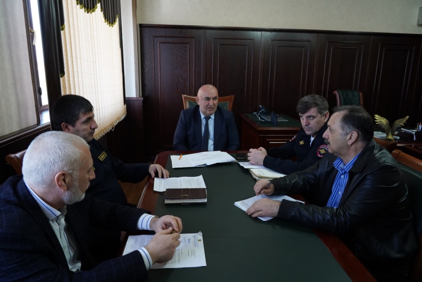 Заседание рабочей группы по вопросам привлечения граждан на военную службу по контракту состоялось в Хасавюрте