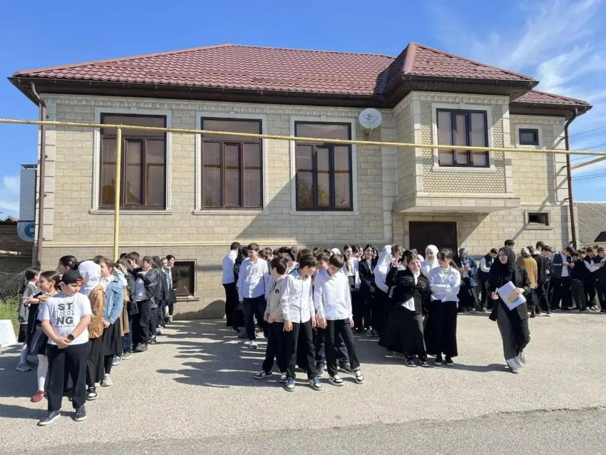 В Хасавюрте состоялись масштабные всероссийские антитеррористические учения в образовательных учреждениях