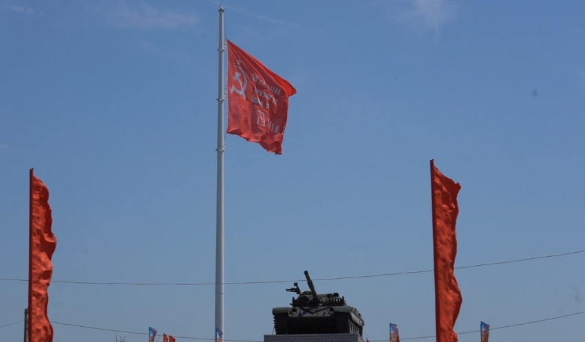 В Хасавюрте состоялась торжественная церемония поднятия Знамени Победы