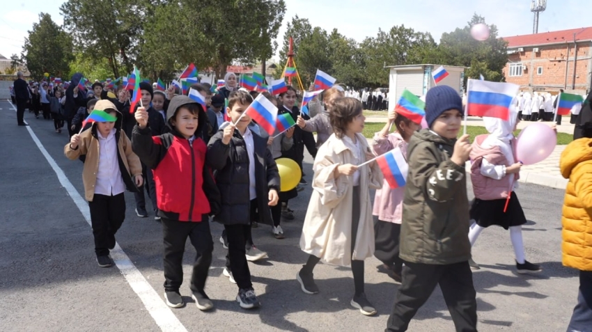 В Хасавюрте в Профессионально-педагогическом колледже имени З.Н. Батырмурзаева состоялся парад Победы