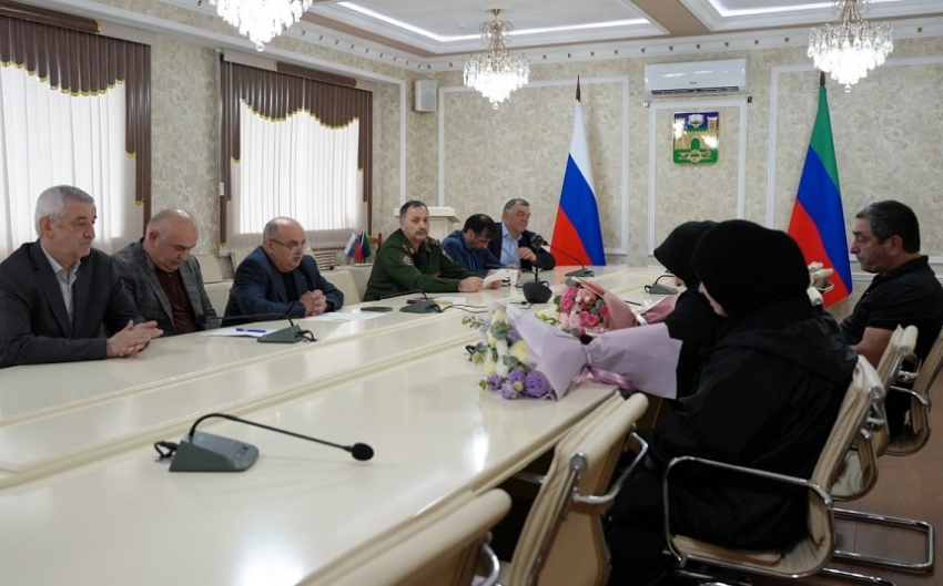 В Хасавюрте передали орден Мужества семье погибшего участника СВО Расула Сайпулаева