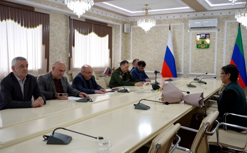 В Хасавюрте семье погибшего участника СВО Абдулмуслима Гаджиева передали орден Мужества 