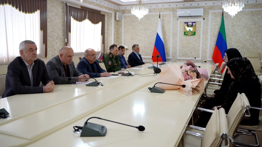 Семье погибшего участника СВО Арслана Джантамирова передали орден Мужества в Хасавюрте