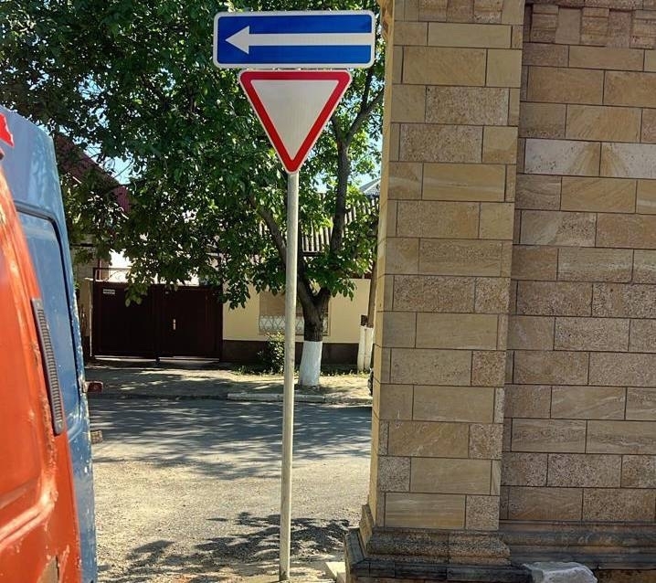 В Хасавюрте продолжаются работы по обеспечению безопасности дорожного движения