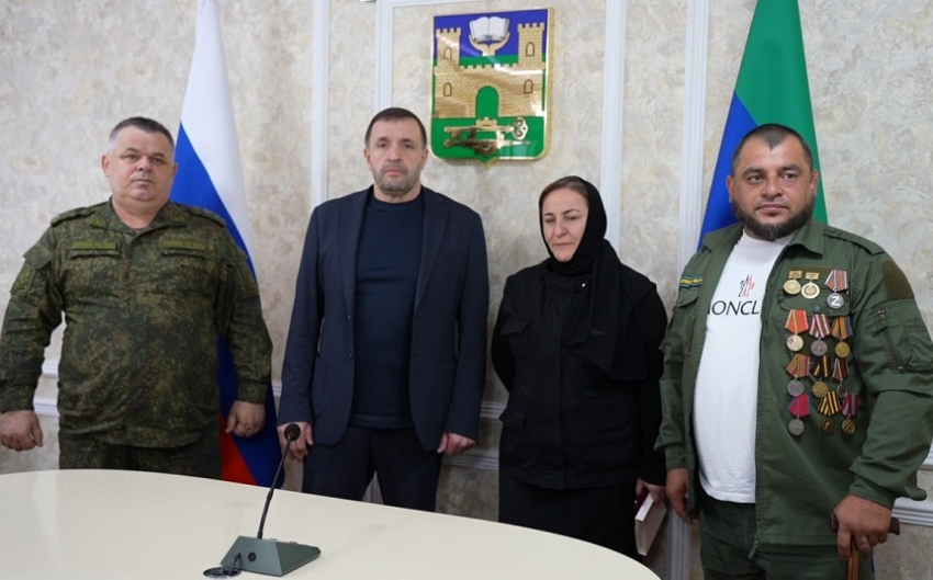 Корголи Корголиев передал орден Мужества семье погибшего участника СВО Магарама Абугаджиева