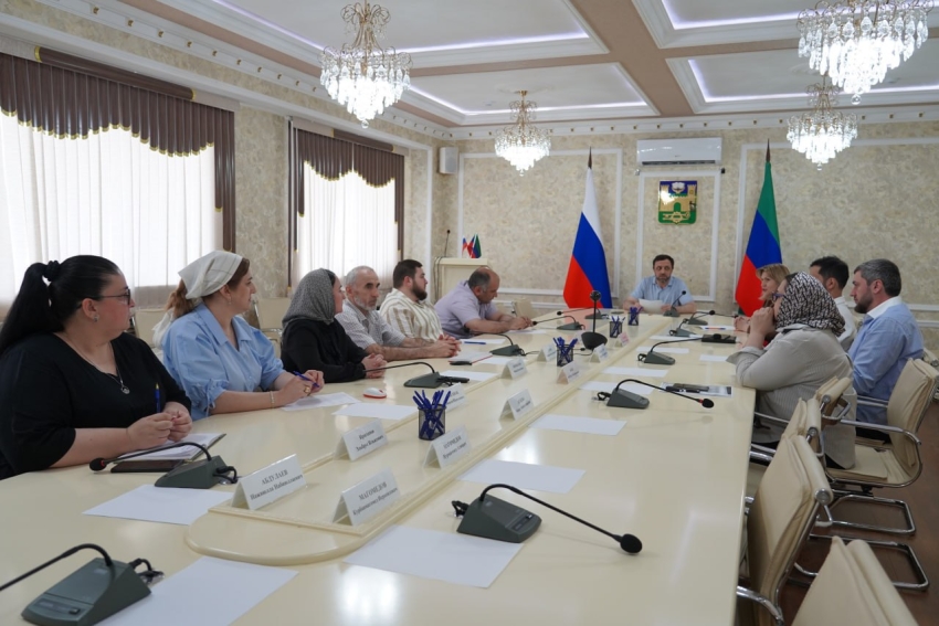 В Хасавюрте обсудили организацию работы пришкольных оздоровительных лагерей и профилактику инфекционных заболеваний