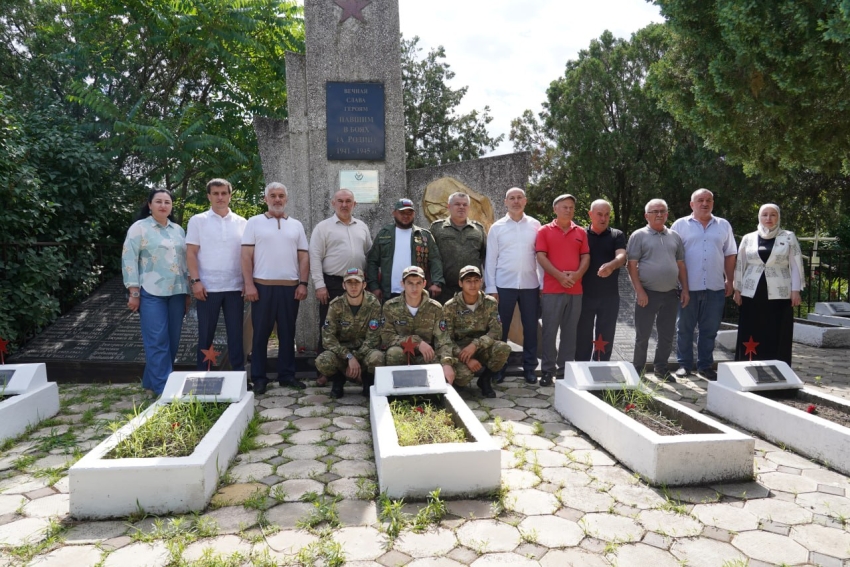 В Хасавюрте почтили память павших защитников Отечества