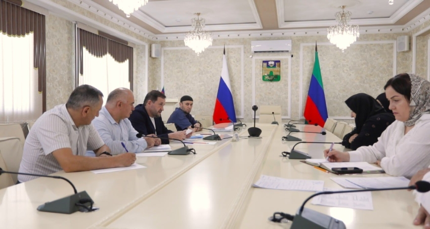 Глава Хасавюрта Корголи Корголиев провел еженедельный прием граждан