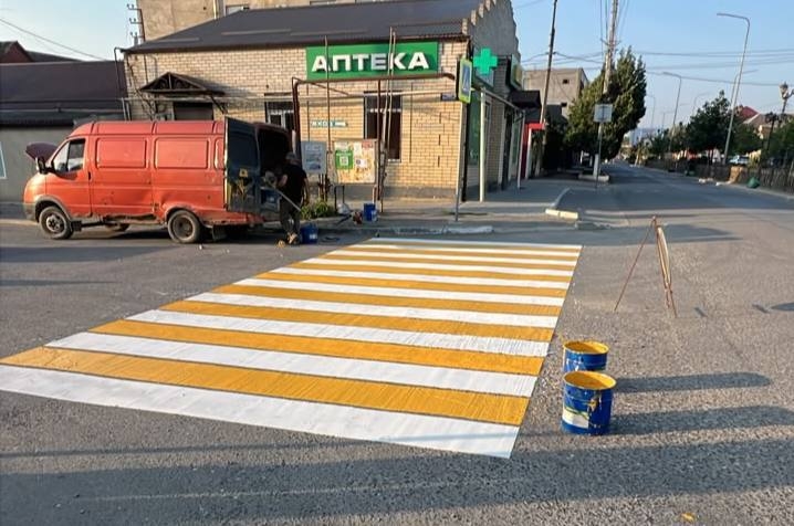 В Хасавюрте продолжаются работы по обеспечению безопасности дорожного движения