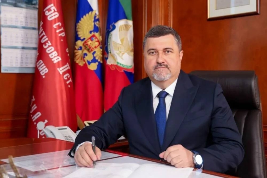 Поздравление Главы города Корголи Корголиева с юбилеем Федора Щукина