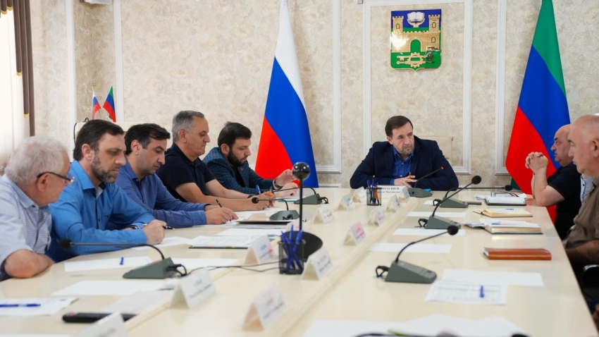 Корголи Корголиев провел аппаратное совещание в Администрации Хасавюрта