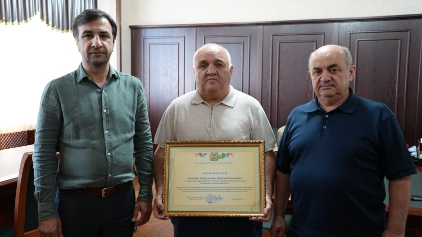 В Хасавюрте наградили специалистов, принимавших участие в подготовке экспертных заключений на жилые помещения