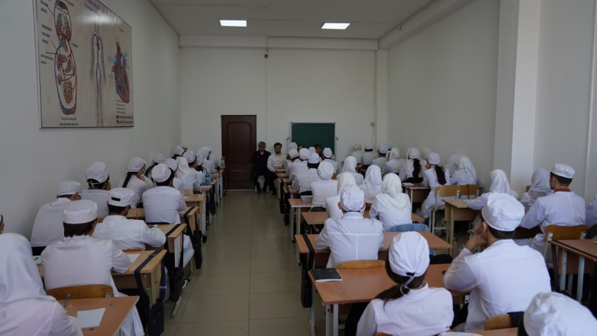 В Медицинском колледже г. Хасавюрта состоялась профилактическая встреча